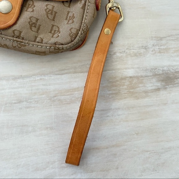 Dooney & Bourke Vintage Coin Wristlet - Picture 3 of 7